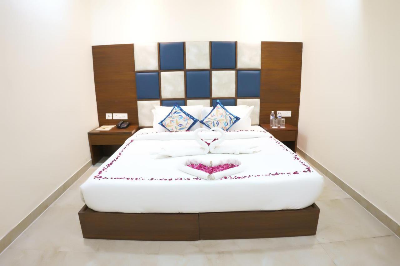 Hotel Vihaan Residency Zirakpur Kültér fotó
