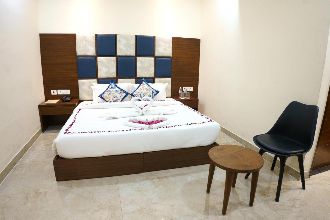 Hotel Vihaan Residency Zirakpur Kültér fotó