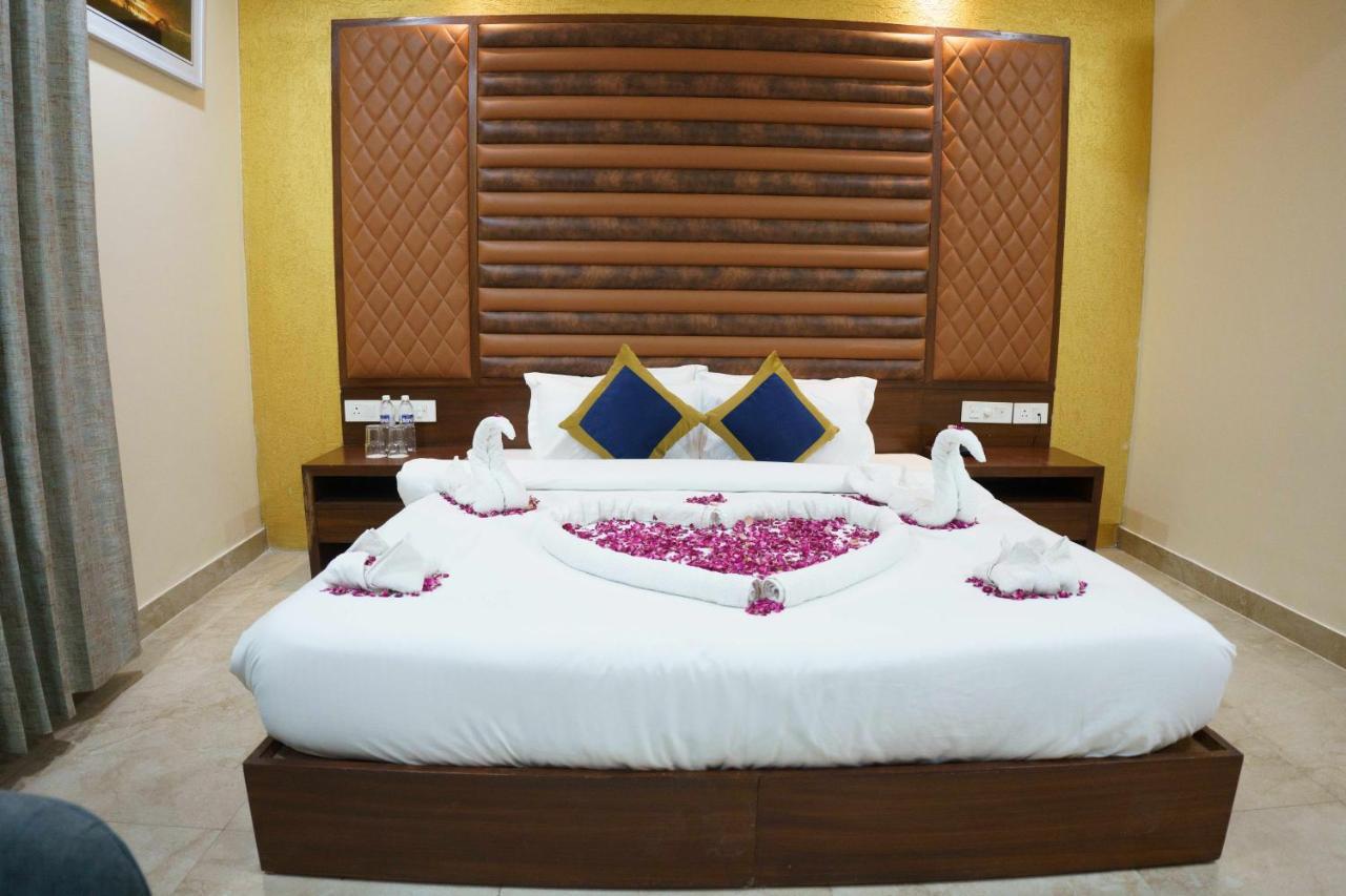 Hotel Vihaan Residency Zirakpur Kültér fotó